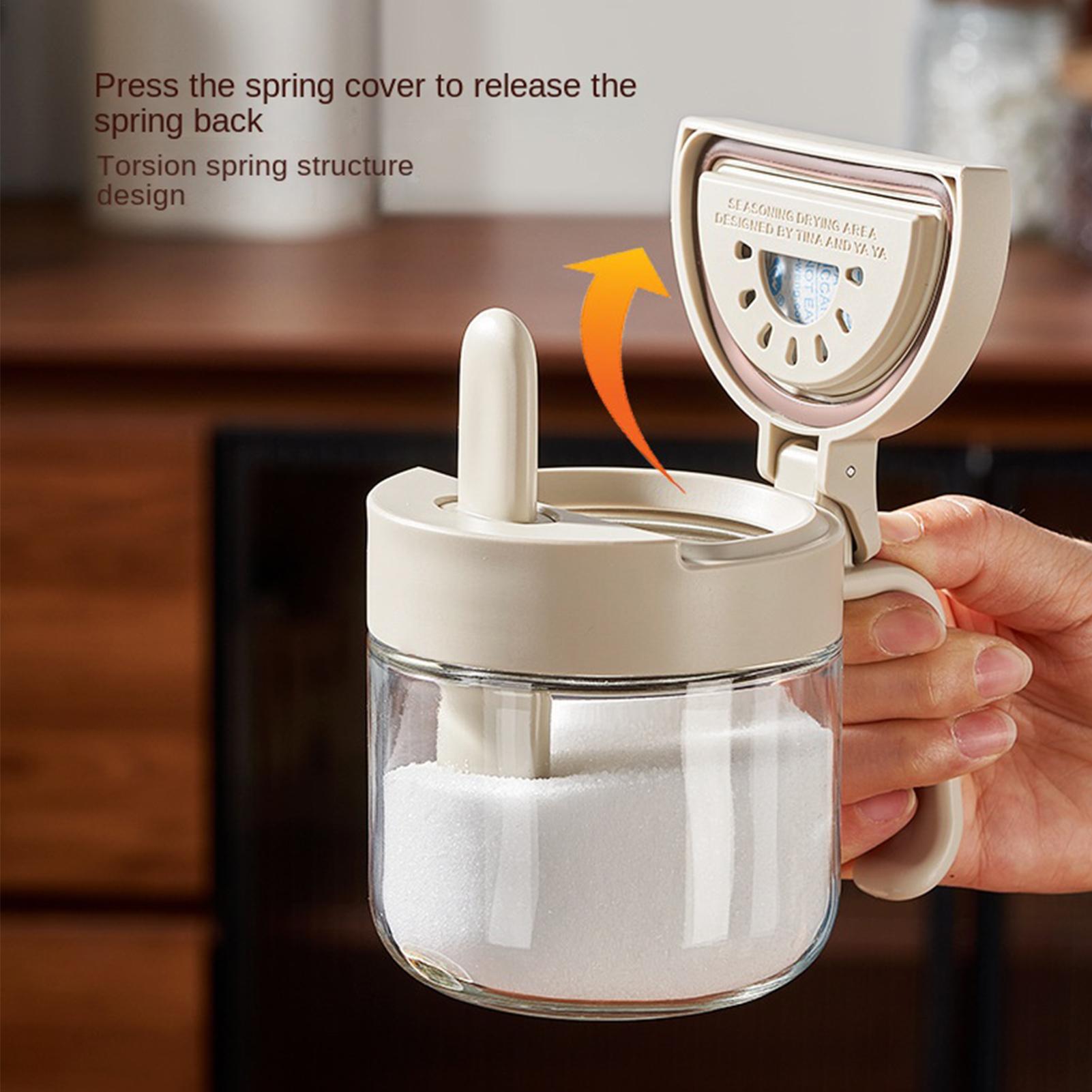 Kitchen Appliances Cabinet - 調味料入れ 漏れ防止塩入れ スプーン付き キッチン調味料入れ 蓋付き キッチンカウンターキャビネット